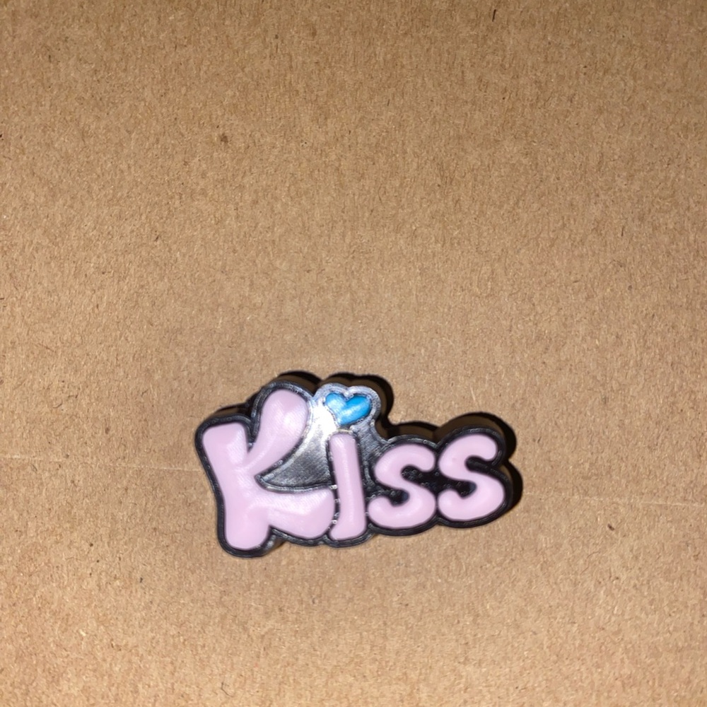 🐊6/$12🐊 Pink 'Kiss' Croc Charm